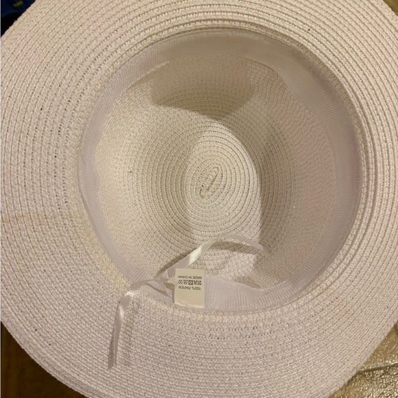 Elegant Cream Women's Hat with Bow - Picture 2 of 2